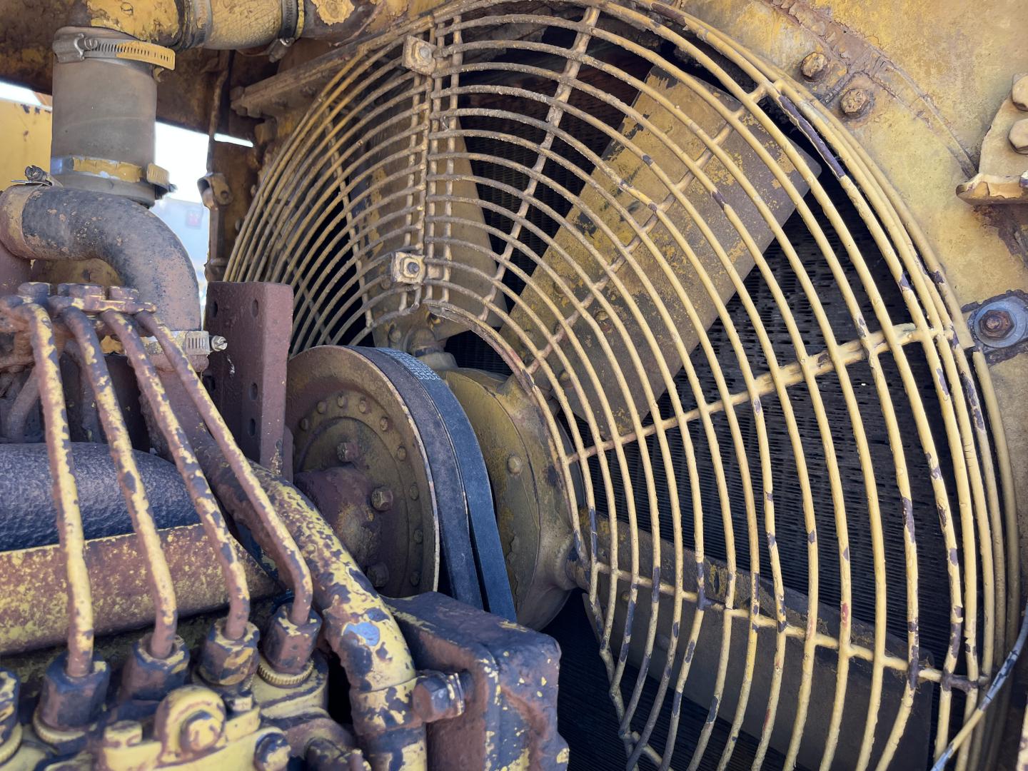 ./imagenes/INVOICE/2019/17075/TAPADOR FRONTAL CATERPILLAR D6D (9).JPG